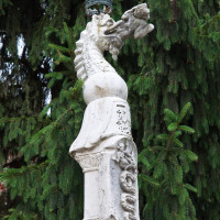 Particolare della Fontane del Biscione raffigurante l'insegna Viscontea
