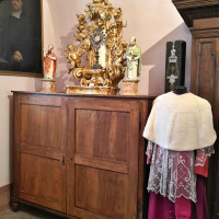 Lo storico abito dei Canonici di Sant'Antonino esposto nel Museo Capitolare della basilica - foto Anna Anselmi