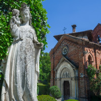 Oratorio della Madonna di tutte le Grazie e statua della Vergine con Bambino