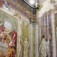 Particolari degli affreschi che decorano la chiesa di San Vincenzo