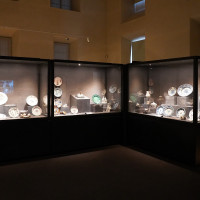 Collezione di vetri e ceramiche